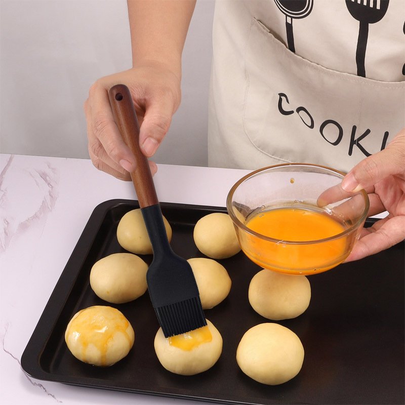 Heat-Resistant Silicone Baking & Grilling Brush with Wood Handle & Hang Hole - Non-Stick Pastry Brush Suitable for Butter, Oil, Sauces - Ideal for Pancakes, Waffles, Cakes, BBQ,, Grill - Cooking Brush (Heatproof) - Image 4
